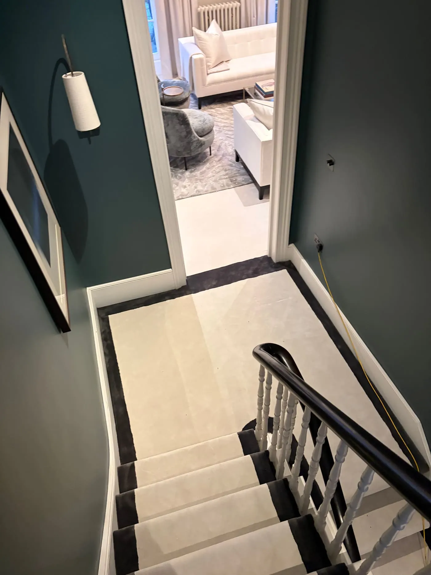 Carpet runner and landing finish